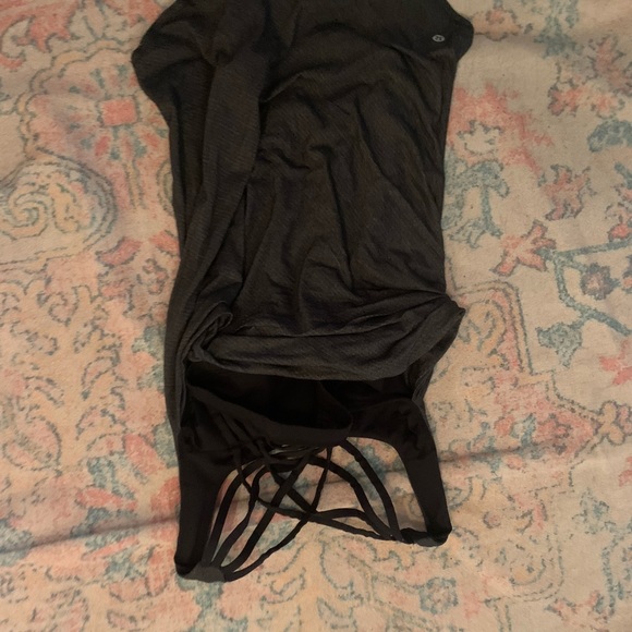 Lululemon tank - Picture 2 of 4